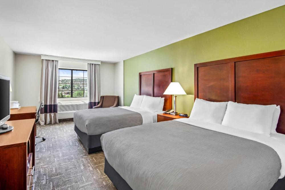 Queen Room with Two Queen Beds - Non-Smoking interior